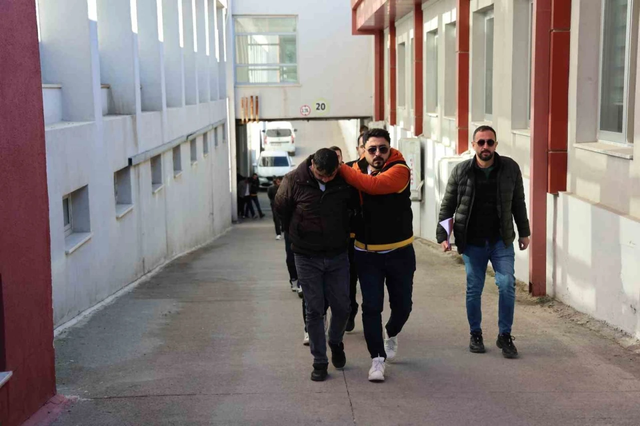 Kahvehanedeki &ccedil;ifte cinayete 11 tutuklama
