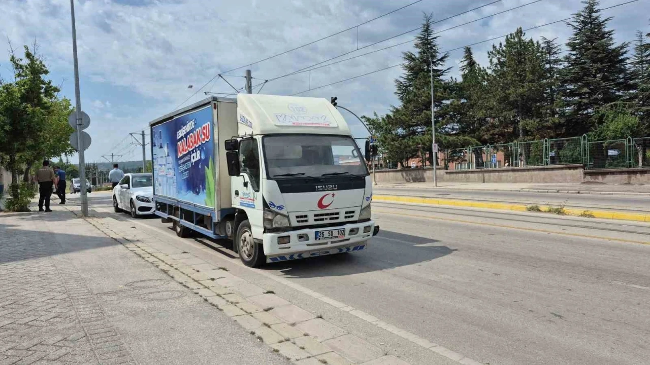 Kalabak su kamyonunun &ccedil;arptığı 9 yaşındaki &ccedil;ocuk ağır yaralandı
