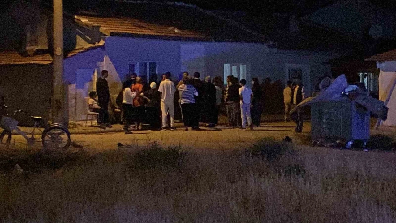 Kalabalık grup arasında çıkan kavga mahallede paniğe neden oldu
