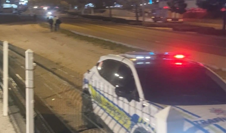 Kaldırıma &ccedil;arpan motosiklet defalarca takla attı: 22 yaşındaki s&uuml;r&uuml;c&uuml; hayatını kaybetti
