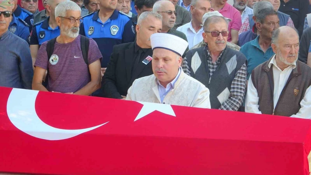 Kalp krizi sonucu hayatını kaybeden polis memuru Muğla’da son yolculuğuna uğurlandı
