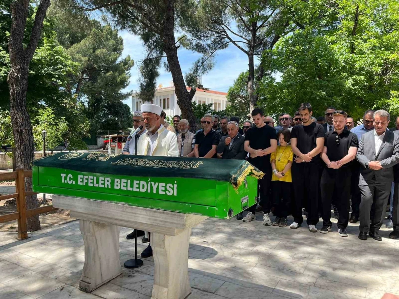 Kalp krizine yenik düşen Özdemir, son yolculuğuna uğurlandı
