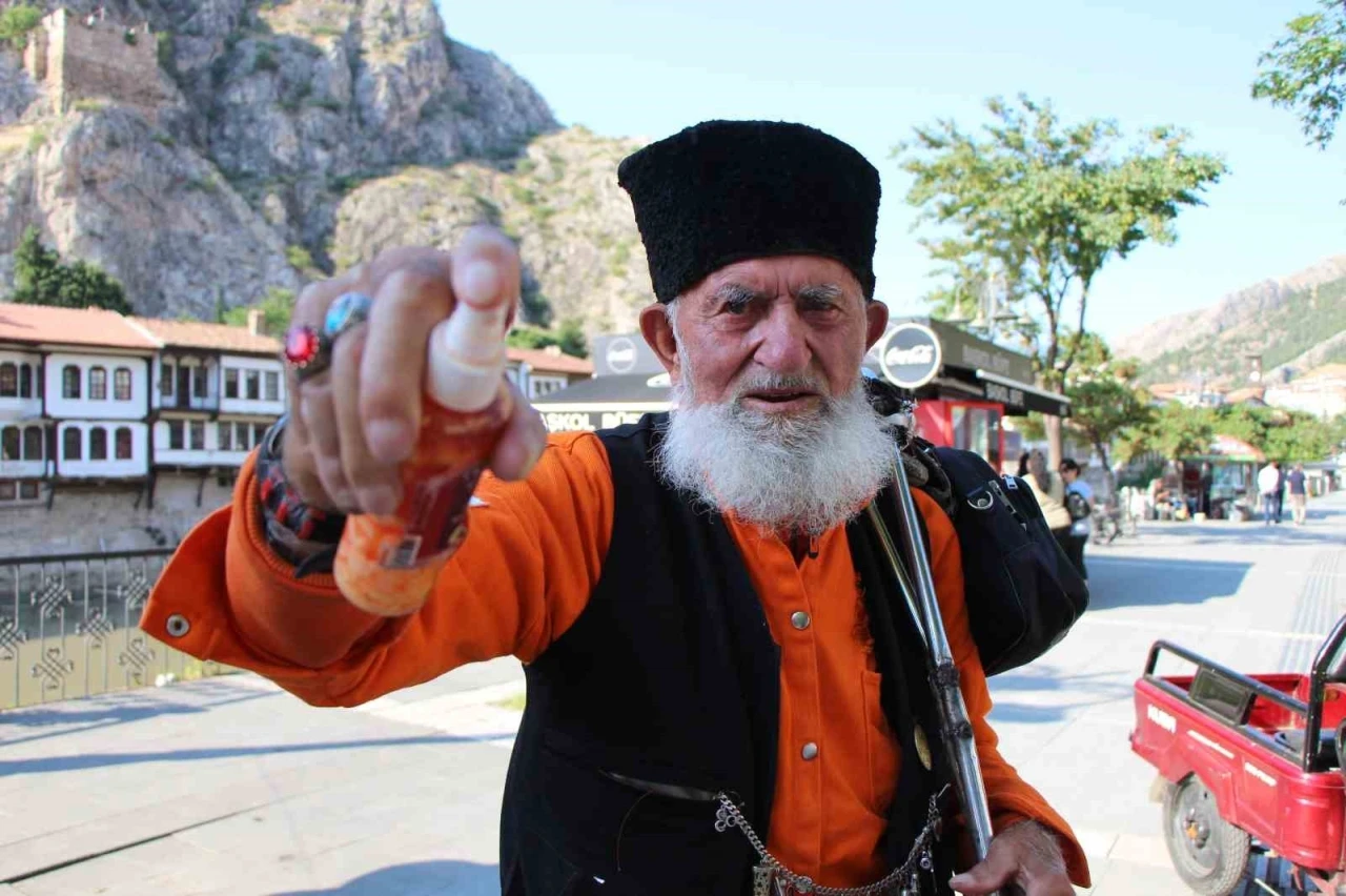 Kalpaklı asırlık &ccedil;ınar Amasya&rsquo;nın son esans&ccedil;ısı

