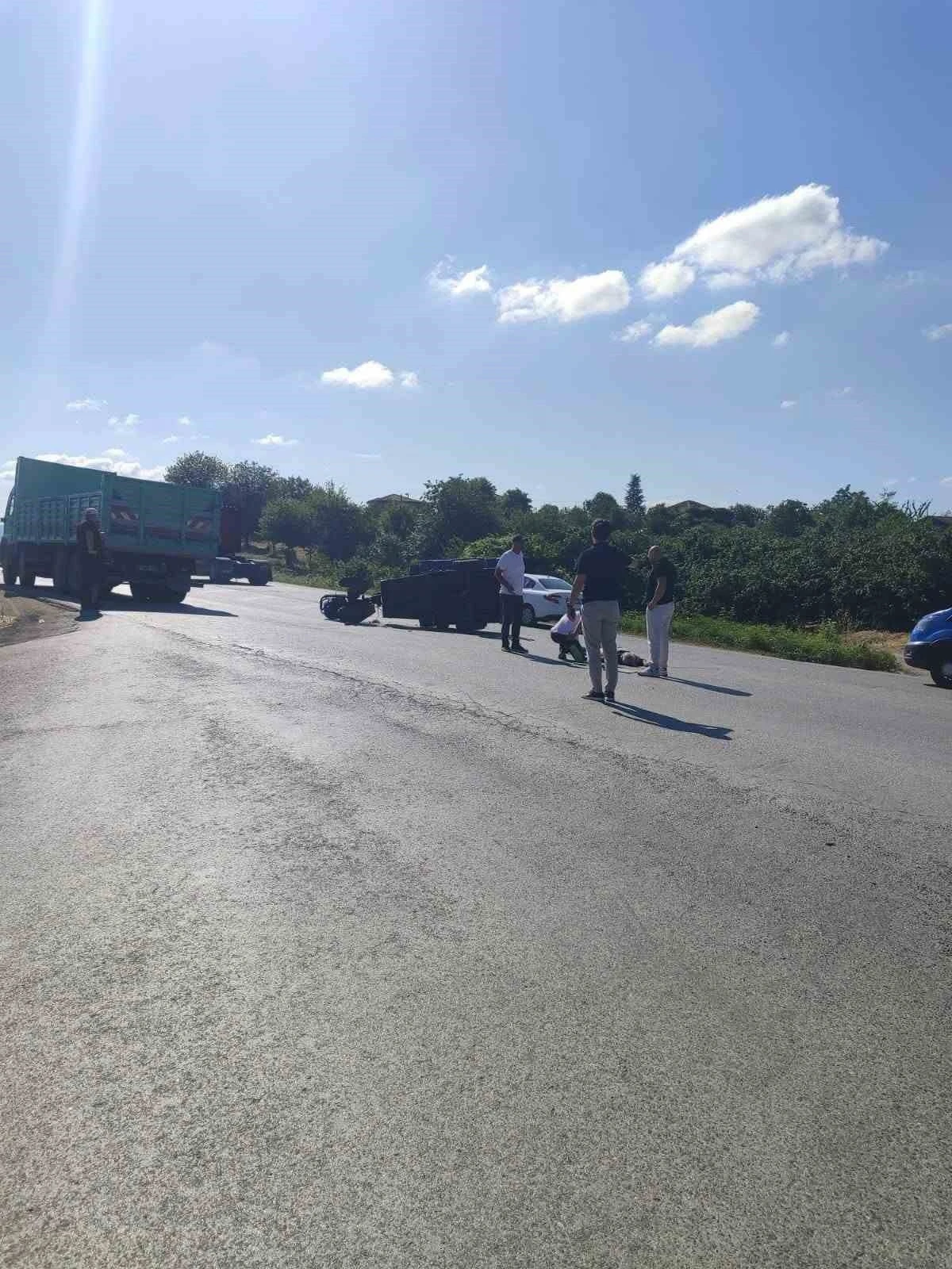 Kamyon ile çarpışan tarım aracının sürücüsü hayatını kaybetti