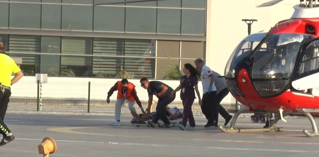 Kamyon ile otomobil çarpıştı: 2 polis yaralı
