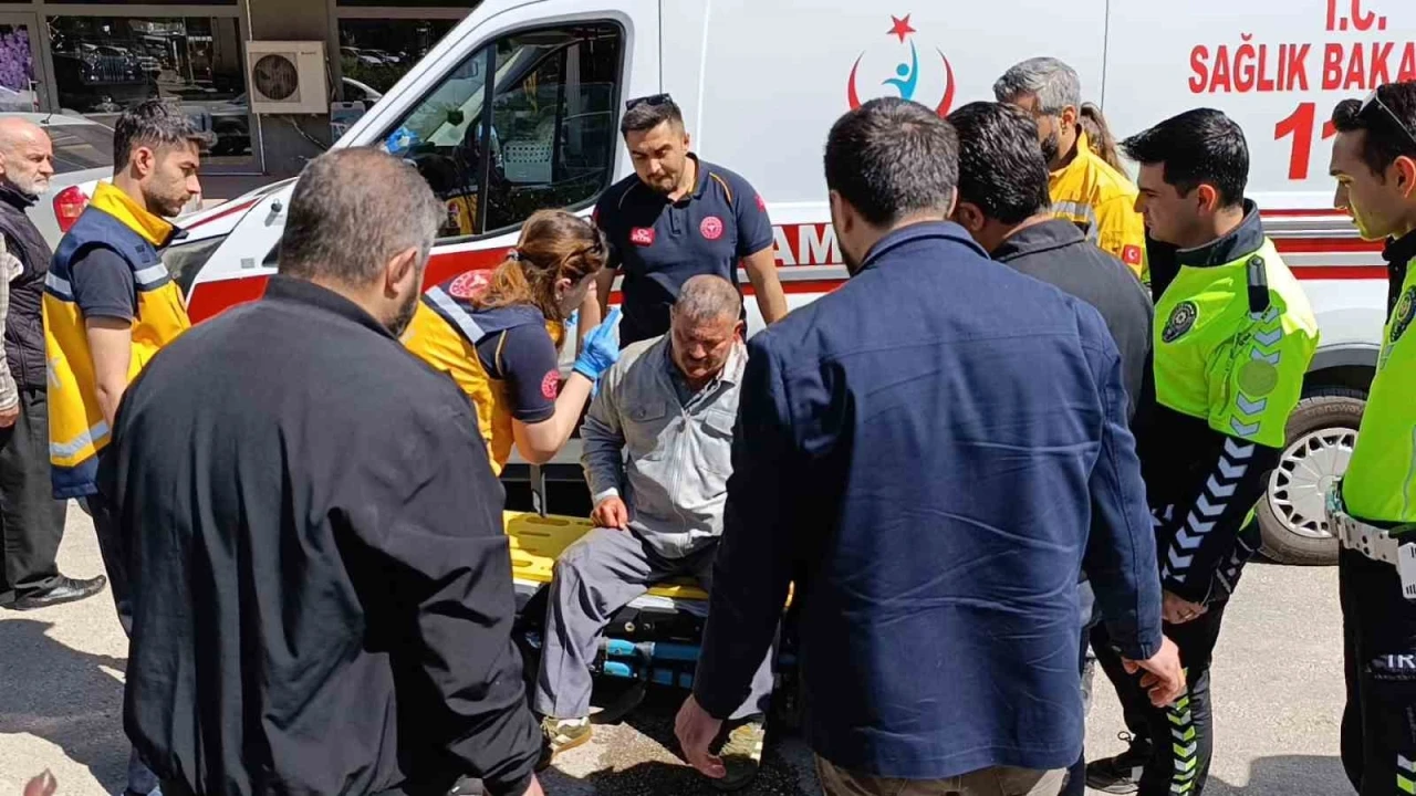 Kamyonet ile çarpıştı tedaviyi reddetti, hastanede beyin kanaması sebebiyle yoğun bakıma alındı

