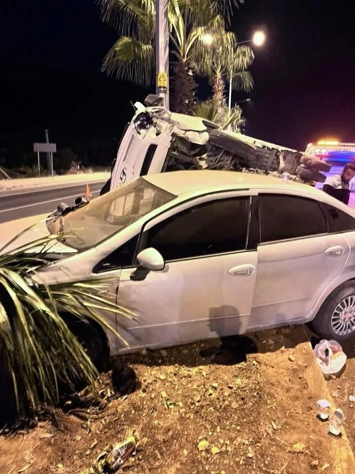 Kamyonet ile otomobil çarpıştı: 4 yaralı
