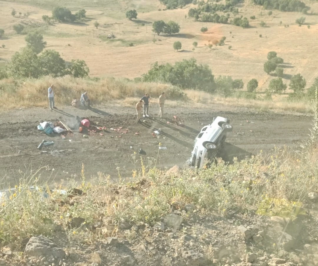 Kamyonet şarampole yuvarlandı: 4 yaralı
