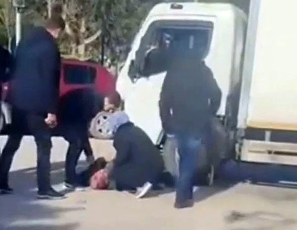 Kamyonet yayaya çarptı: 1 yaralı
