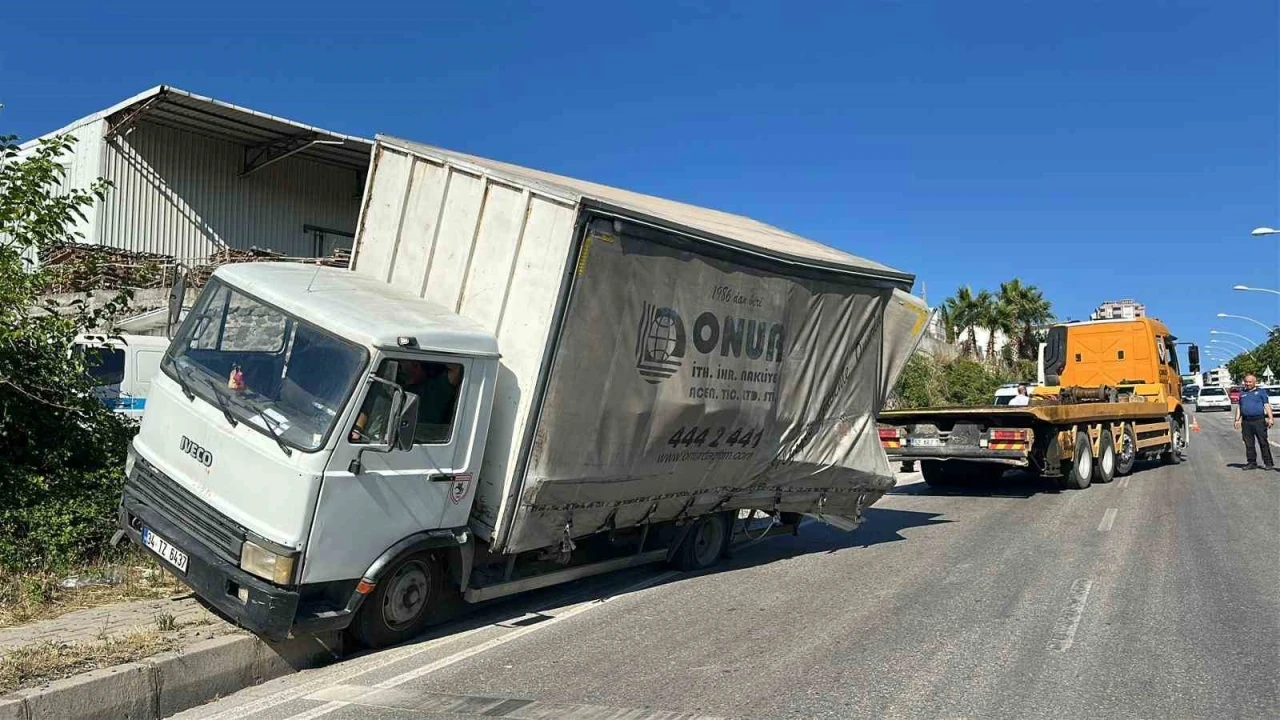 Kamyonetin freni patladı, facianın eşiğinden dönüldü

