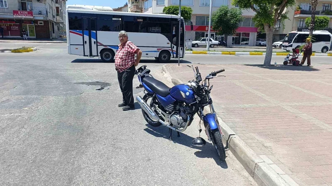 Kamyonetle çarpışan motosiklet sürücüsü ehliyetsiz çıktı
