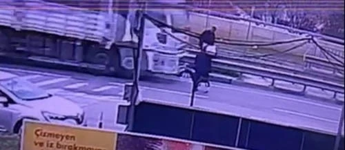 Kamyonun &ccedil;arptığı 77 yaşındaki yaya hayatını kaybetti
