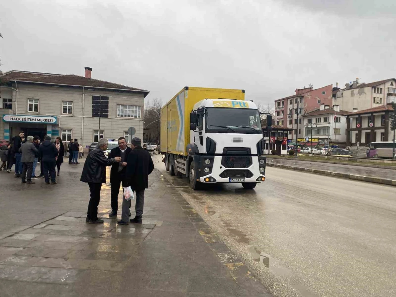 Kamyonun &ccedil;arptığı adam hayatını kaybetti
