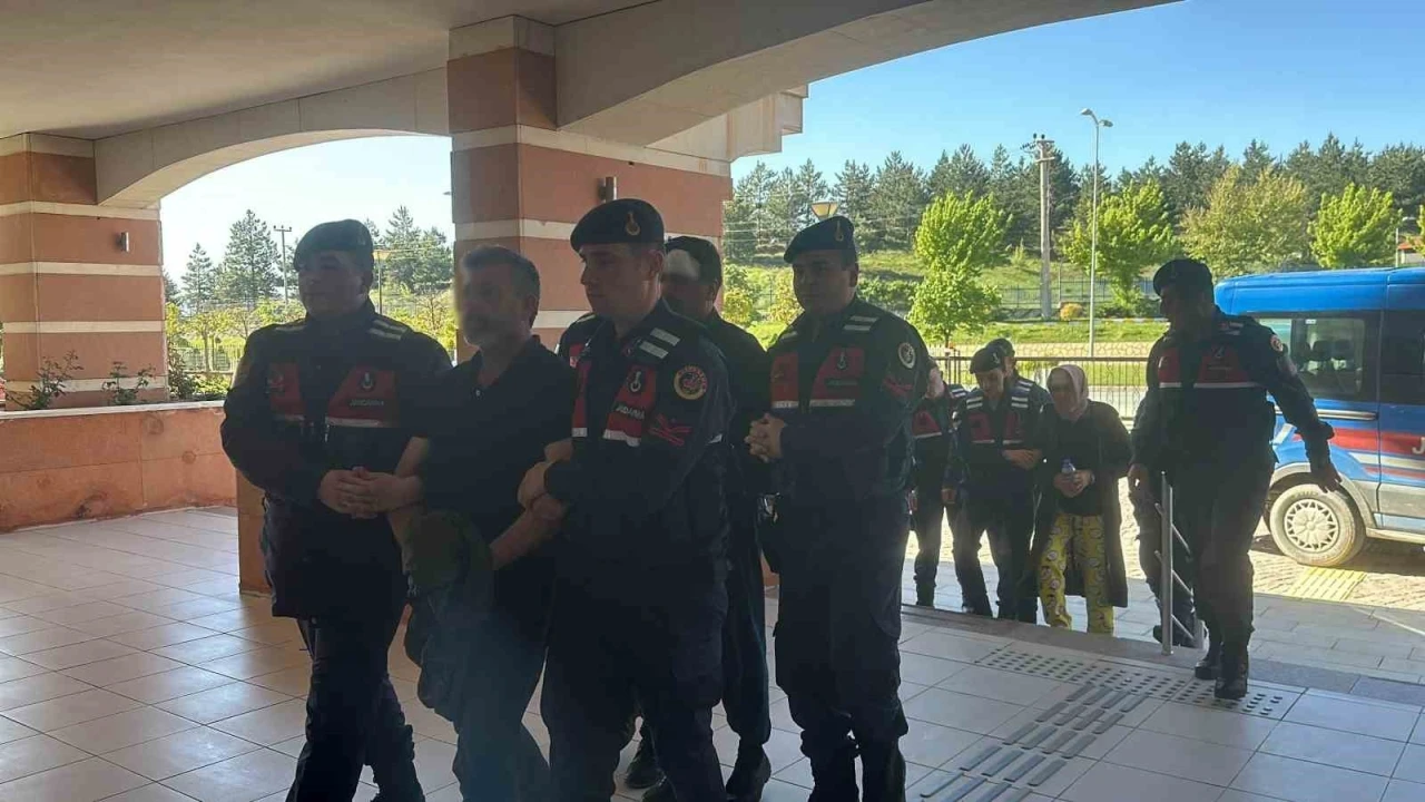 Kan donduran cinayetin sanığı ‘pişmanım’ diyerek ölen vatandaşın ailesine baş sağlığı diledi
