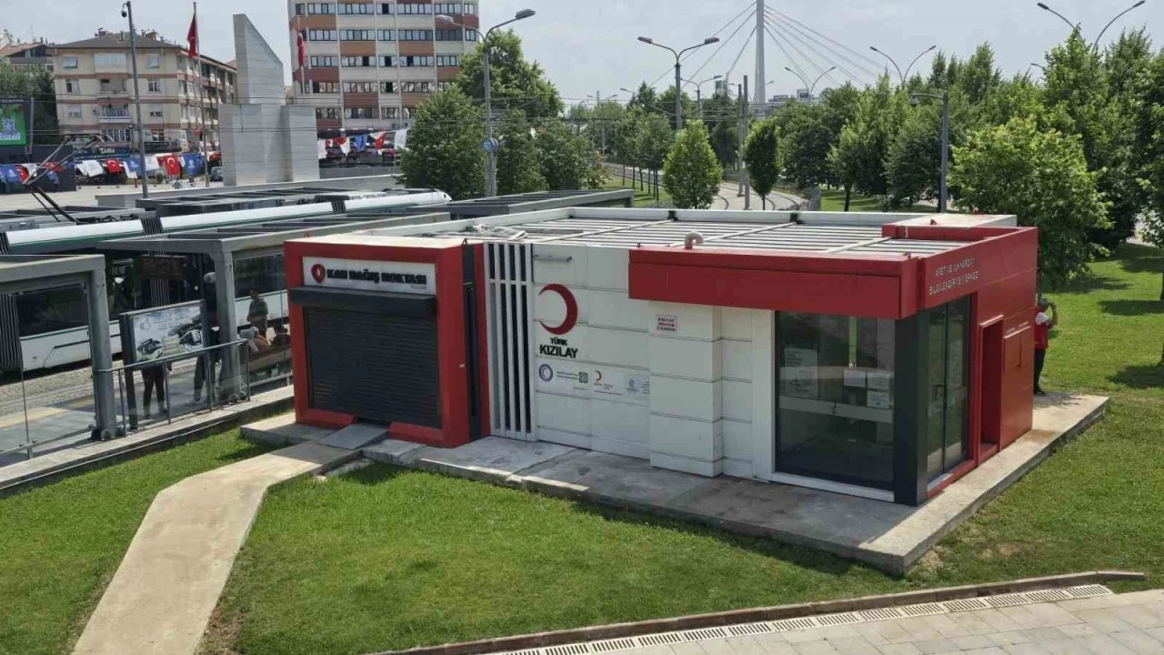 Kan verene eşofman ve tişört hediye
