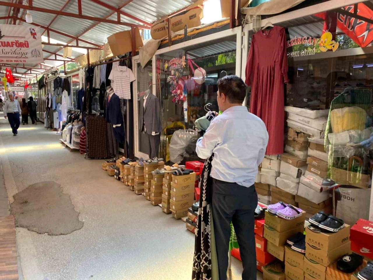 Kanalboyu esnaf çarşısı AVM’leri aratmıyor
