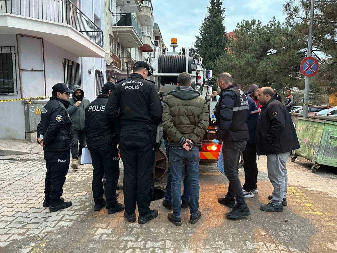 Kanalizasyonda cenin bulundu
