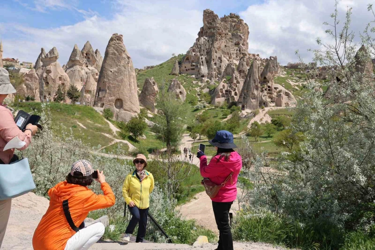 Kapadokya bölgesinde turist sayısı yüzde 4, balonla uçan yolcu sayısı da yüzde 19 arttı
