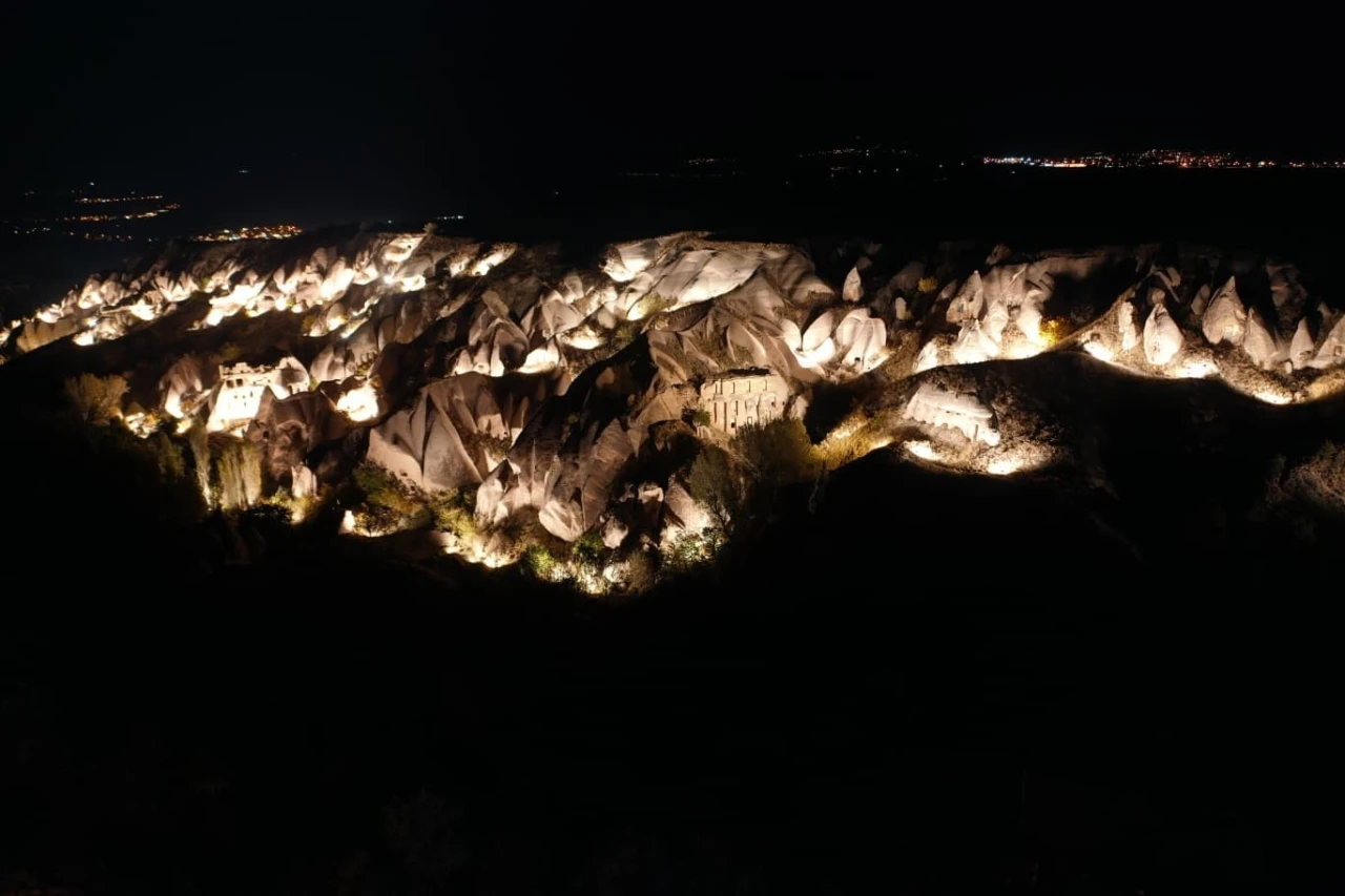 Kapadokya g&uuml;n batımından sonra da mest ediyor
