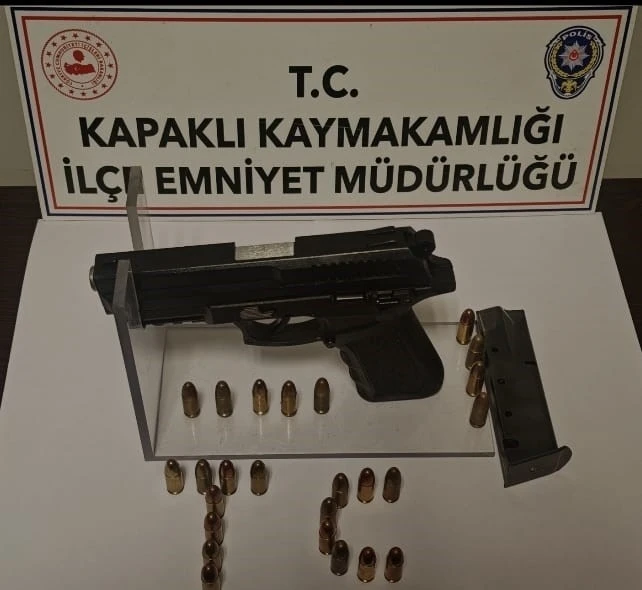 Kapaklı&rsquo;da 2 ruhsatsız tabanca ele ge&ccedil;ti
