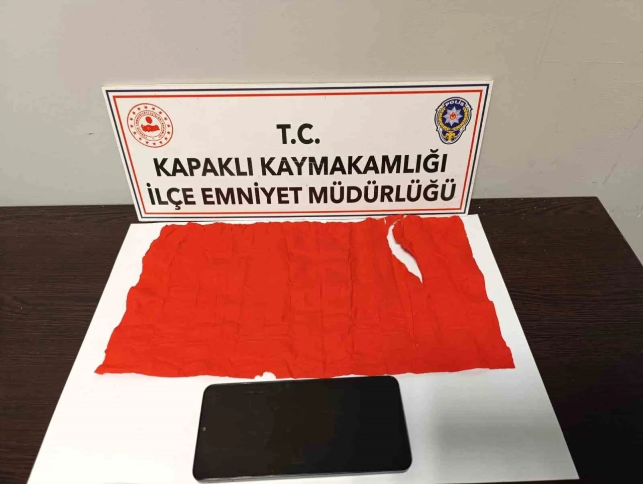 Kapaklı&rsquo;da yakalanan madde satıcısı tutuklandı
