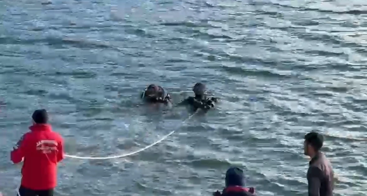 Kapıdağ&rsquo;da kayıp Elif Kumal i&ccedil;in aramalar genişletildi: Dalgı&ccedil;lar su altında arama başlattı
