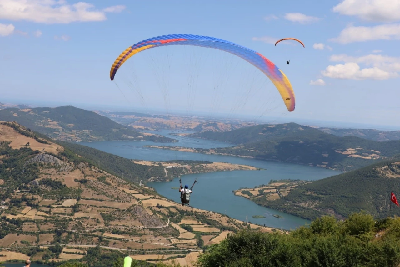 KapıkayaFest heyecanı: G&ouml;ky&uuml;z&uuml; şenlendi
