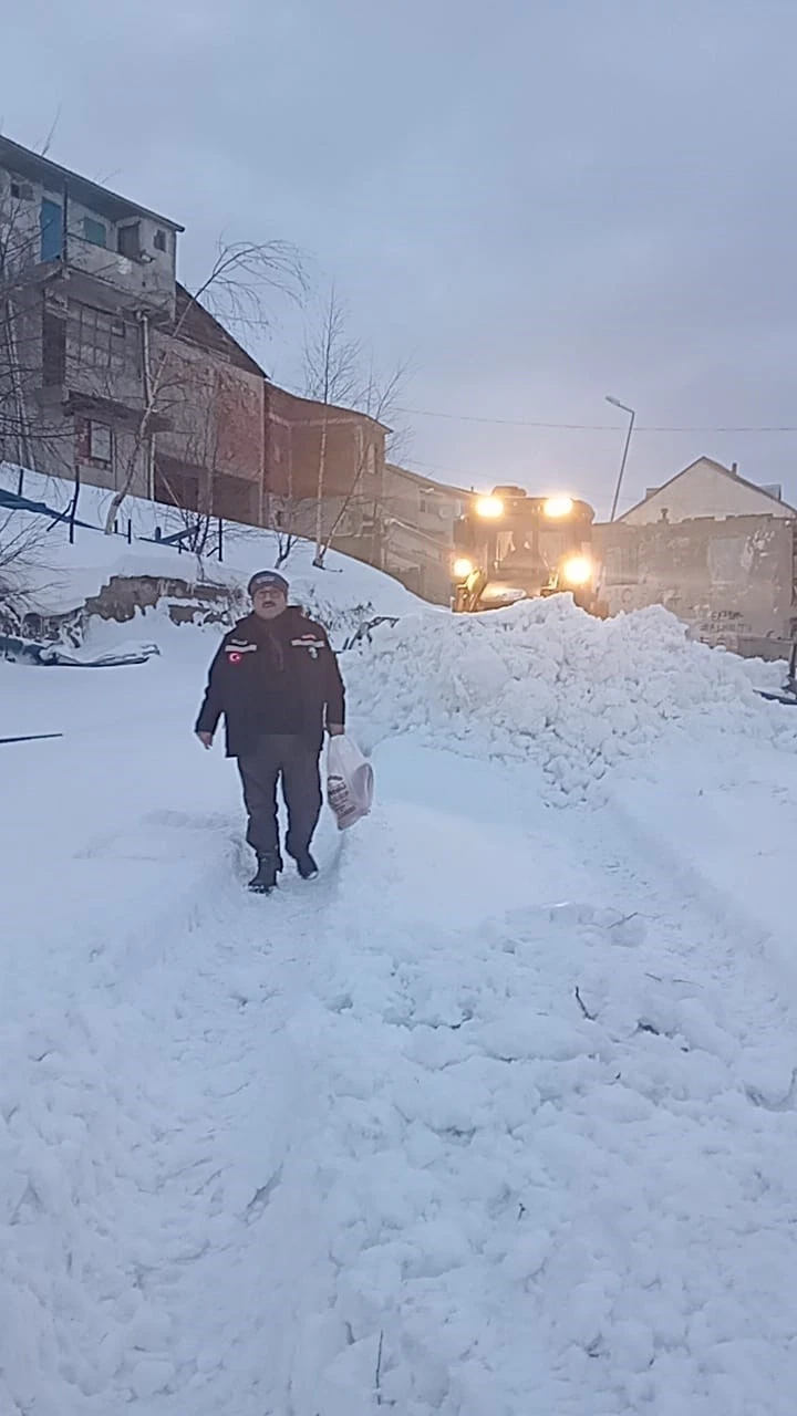 Kar altındaki yaylalarda hayvanlar i&ccedil;in seferberlik
