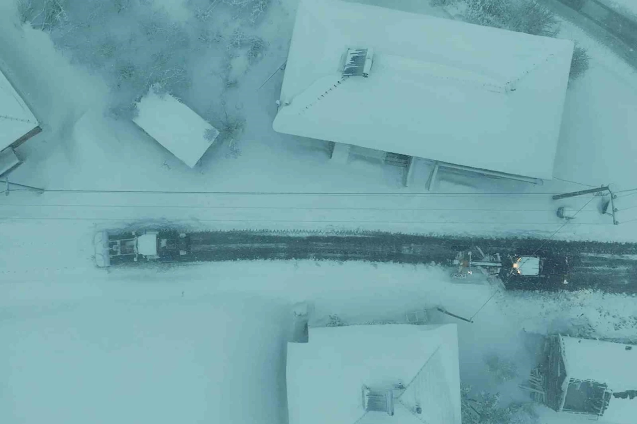 Kar sebebiyle kapanan 35 yolun 34&rsquo;&uuml; a&ccedil;ıldı
