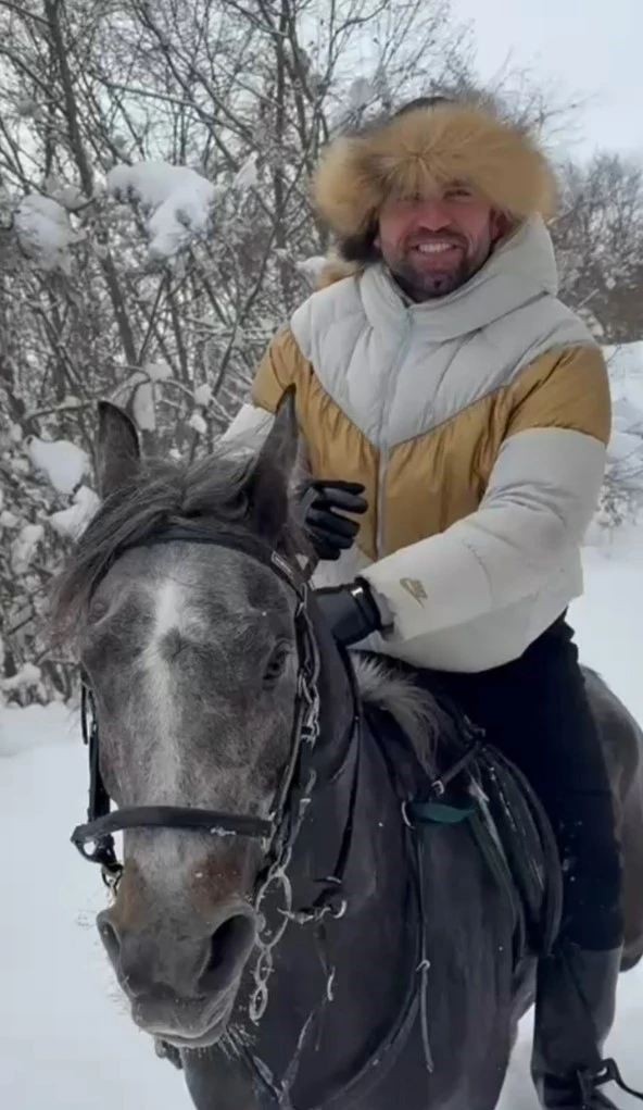 Kar &uuml;st&uuml;nde d&ouml;rt nala at şovu
