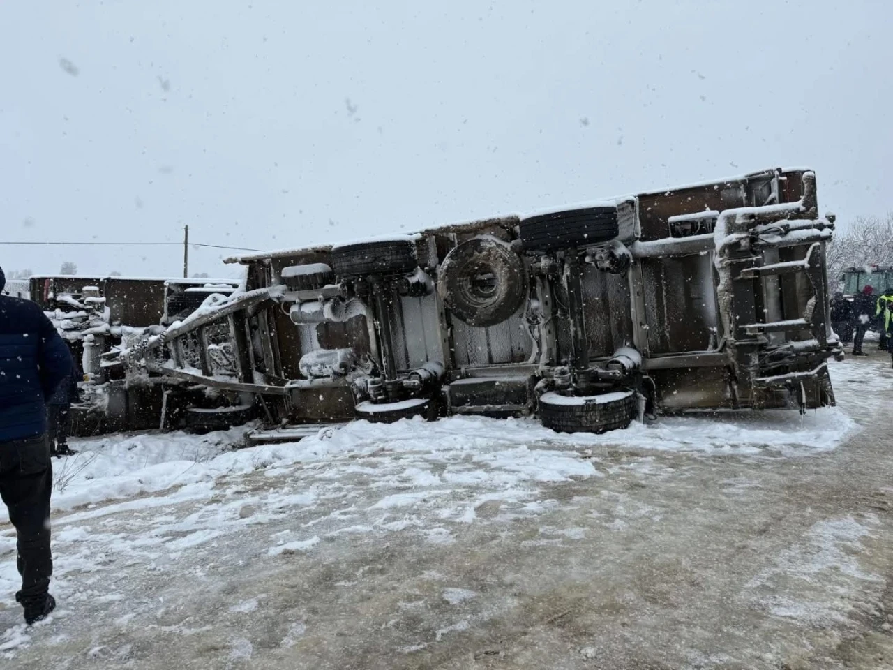 Kar yağışı kazayı beraberinde getirdi
