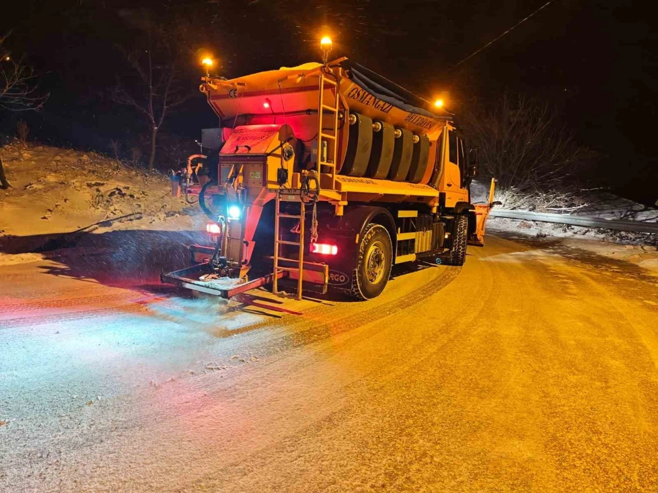 Kar yağışı Osmangazi&rsquo;de hayatı aksatmadı
