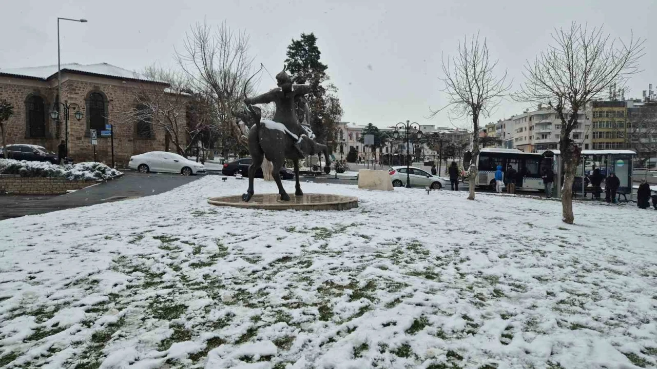Kar yağışına en &ccedil;ok B&uuml;y&uuml;kşehir Belediye Başkanı sevindi
