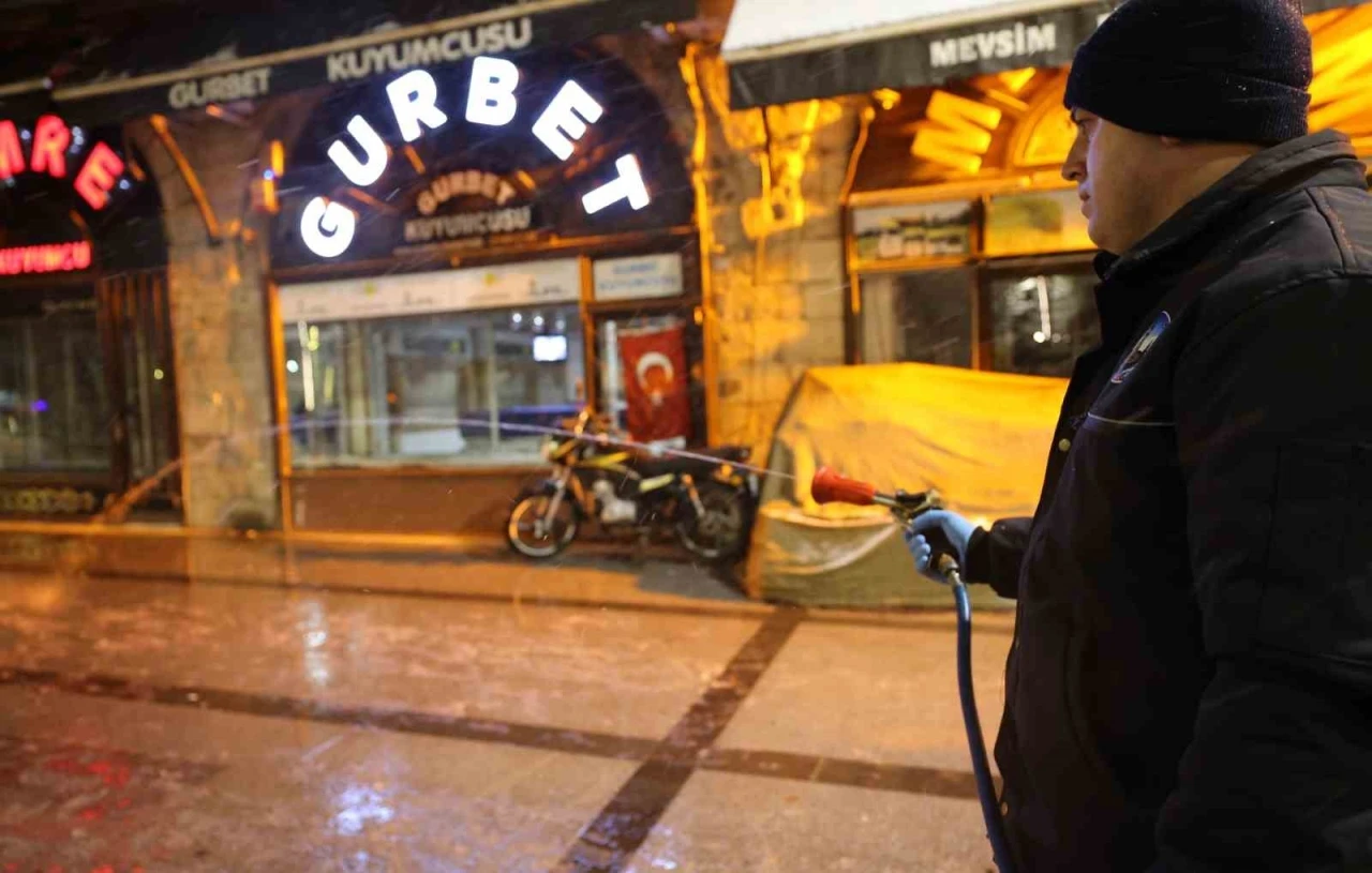 Kar yağışına karşı Tokat Belediyesi&rsquo;nden etkin m&uuml;cadele
