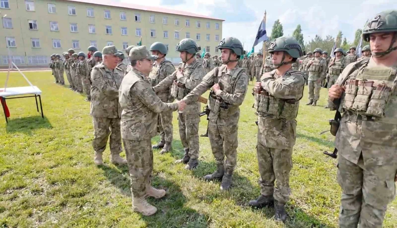 Kara Kuvvetleri Komutanı Orgeneral Bayraktaroğlu, Mehmetçik’in bayramını kutladı
