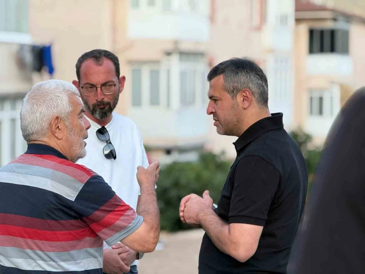 Karab&uuml;k Belediyesi caddeleri yenilemeye devam ediyor
