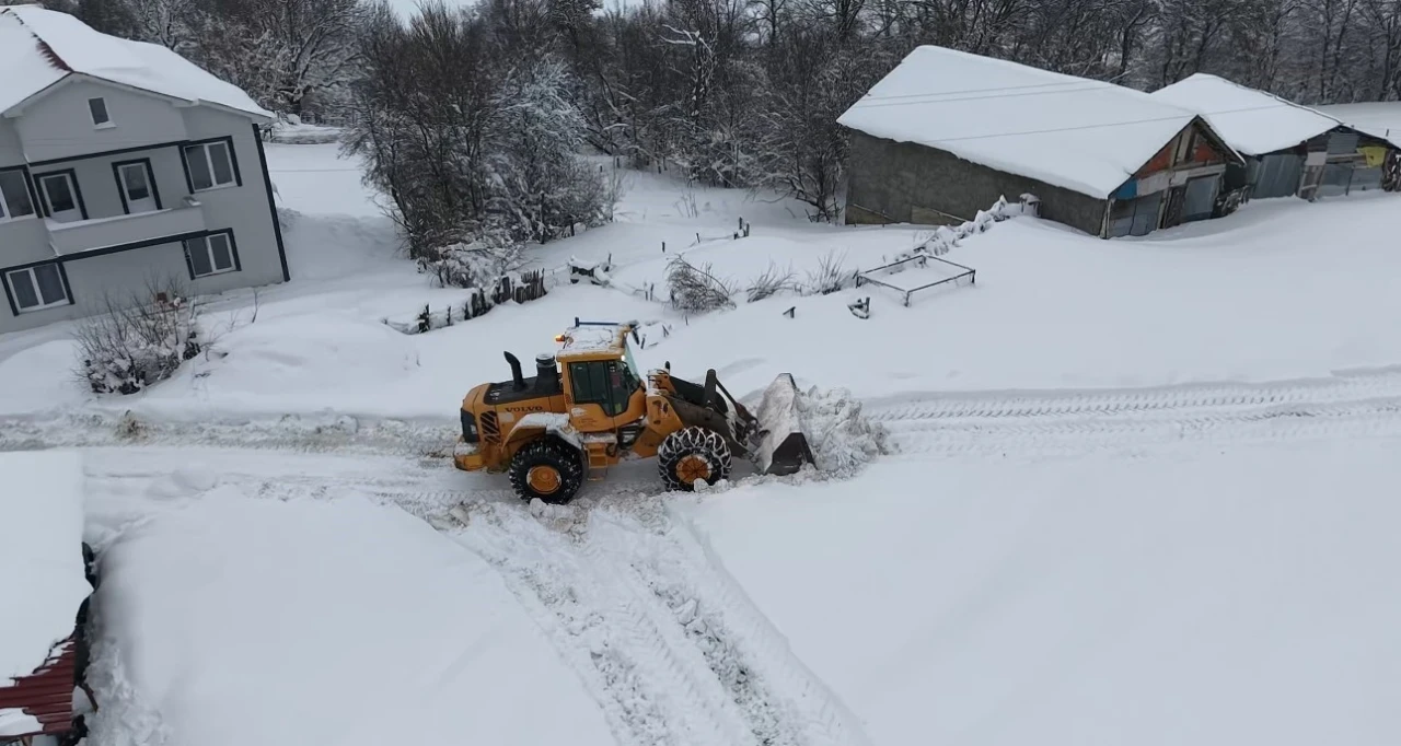 Karab&uuml;k&rsquo;te 144 k&ouml;y yolu yeniden ulaşıma a&ccedil;ıldı
