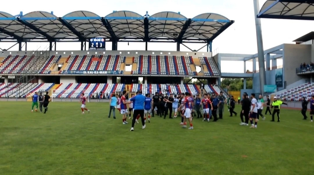 Karabük’te amatör lig final maçı sonrası saha karıştı
