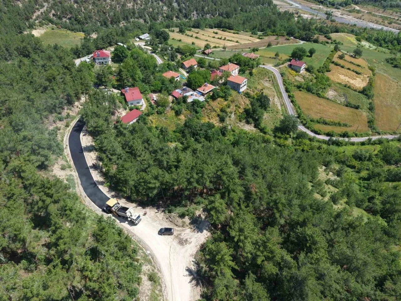 Karab&uuml;k&rsquo;te asfalt sezonu başladı
