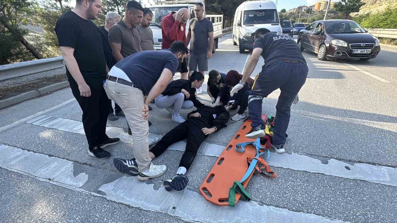 Karab&uuml;k&rsquo;te devrilen motosikletin s&uuml;r&uuml;c&uuml;s&uuml; yaralandı
