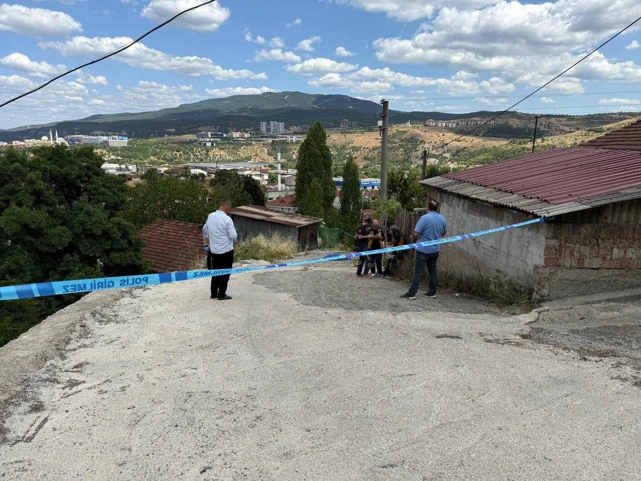Karabük’te düşerek başını yere çarpan kişi hayatını kaybetti
