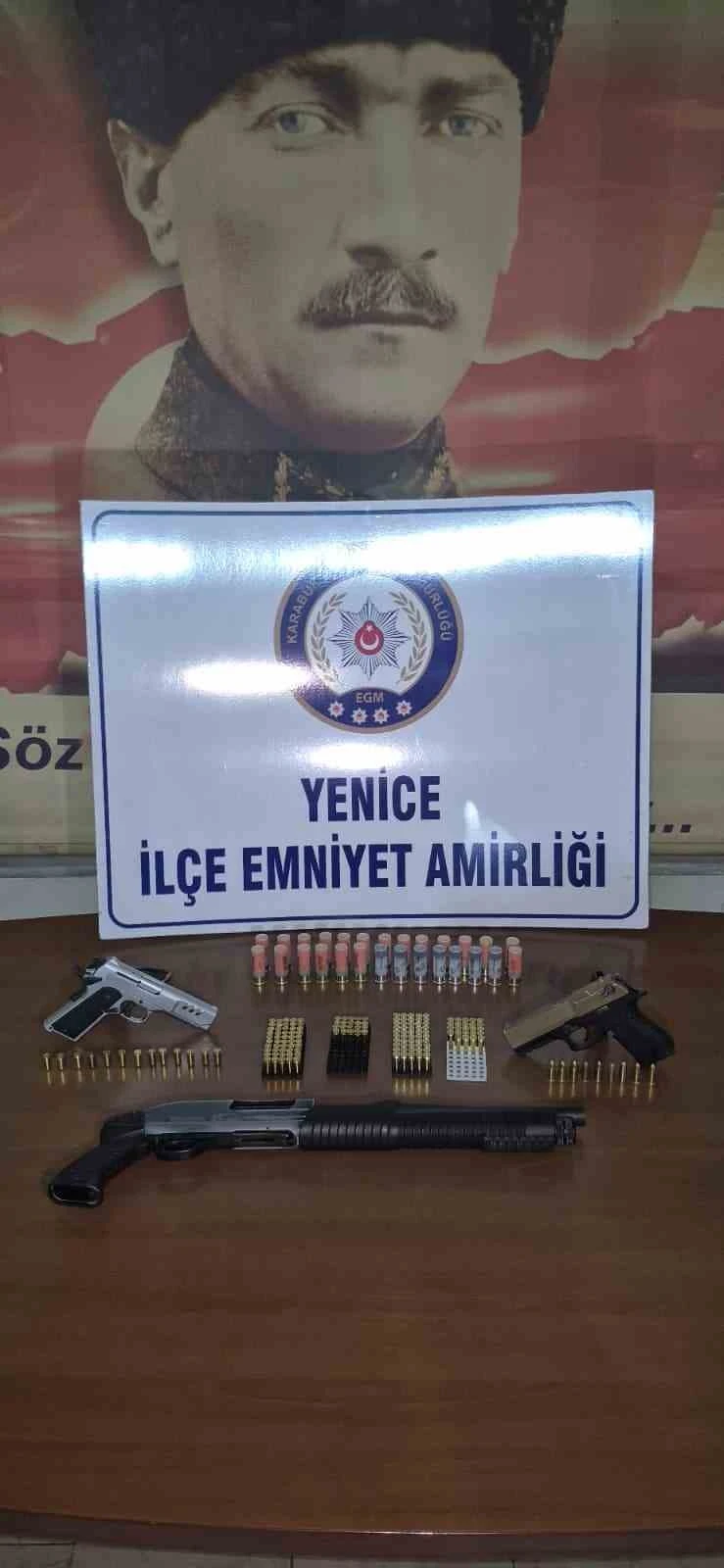 Karabük’te eğlence mekanına uyuşturucu ve silah operasyonu
