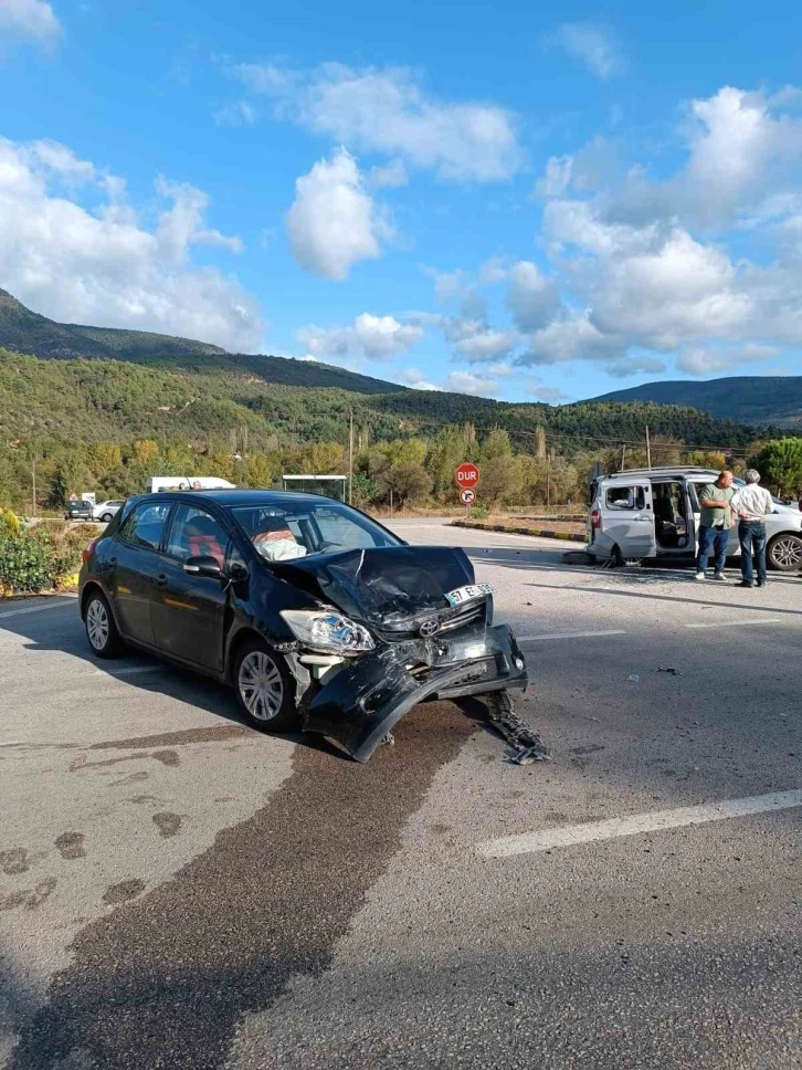 Karab&uuml;k&rsquo;te iki ayrı trafik kazası: 6 yaralı
