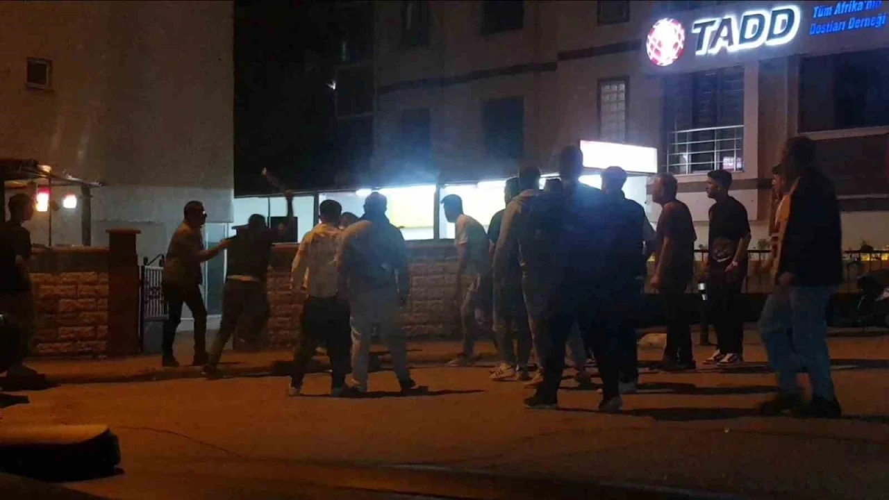 Karabük’te ’omuz atma’ kavgasında ıstaka, tekme ve yumruklar havada uçuştu

