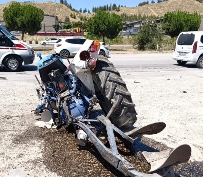Karab&uuml;k&rsquo;te tır ile trakt&ouml;r &ccedil;arpıştı: 1 ağır yaralı
