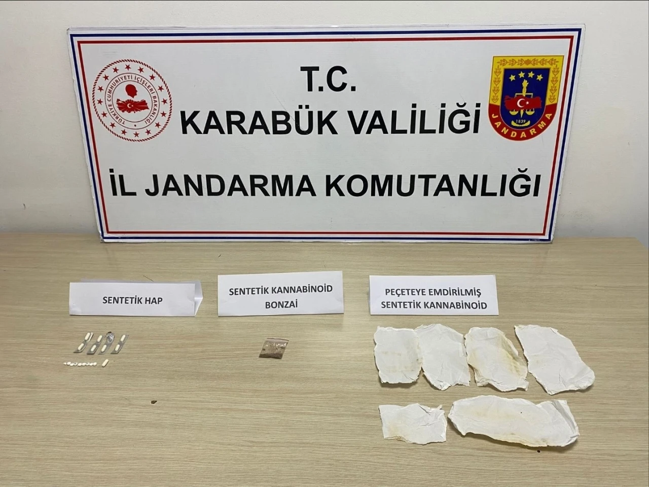 Karab&uuml;k&rsquo;te uyuşturucu operasyonu: 2 g&ouml;zaltı
