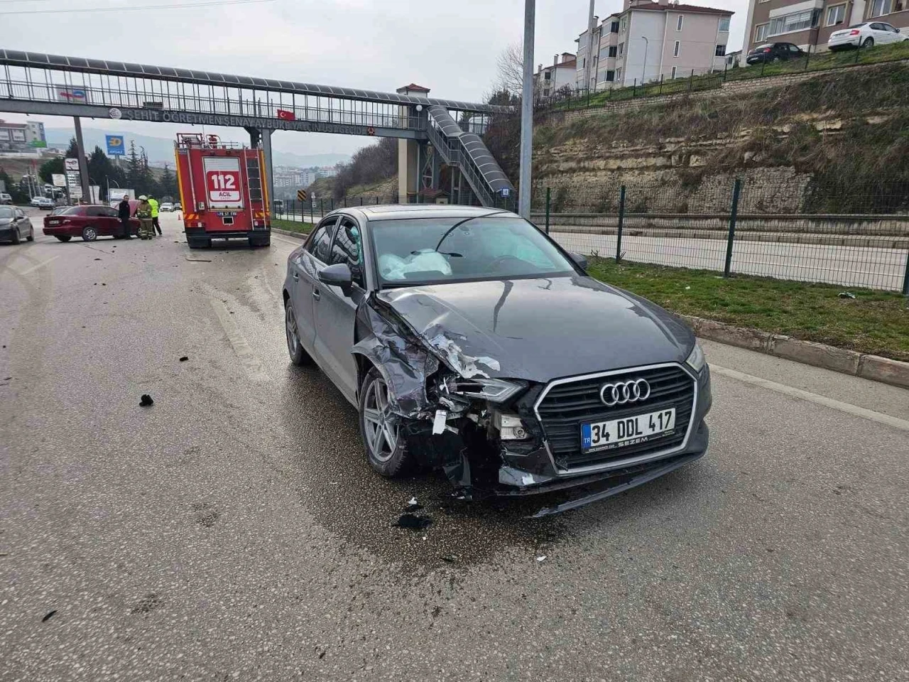 Karab&uuml;k&rsquo;teki kazalarda 2 kişi yaralandı
