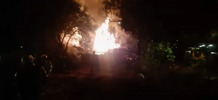 Karab&uuml;k&rsquo;teki yangınlarda 4 samanlık, metruk bina ve ticari taksi zarar g&ouml;rd&uuml;
