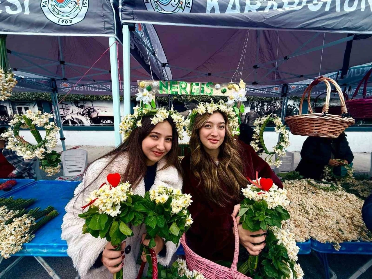 Karaburun&rsquo;da mis kokulu nergis festivali
