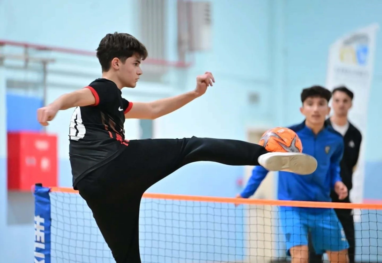 Karacabey&rsquo;de ayak tenisi şampiyonu Karaca
